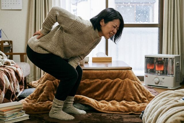 腰痛　冬　女性