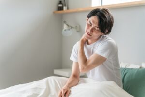 首　痛み　男性